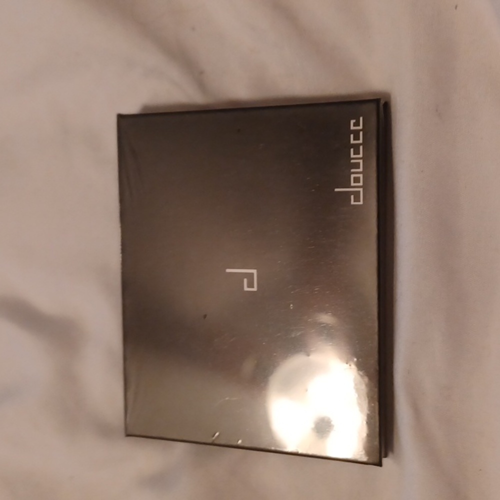 Doucce Black Makeup On The Go Palette - Picture 3 of 3